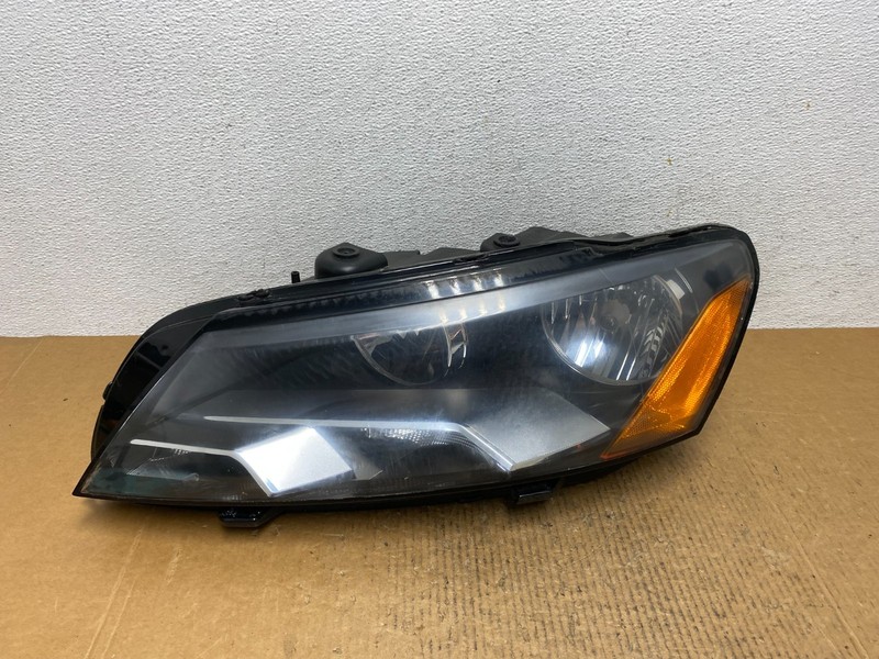 2012-2015 Volkswagen Passat Left Driver LH Side Halogen Headlight AE1231 DW