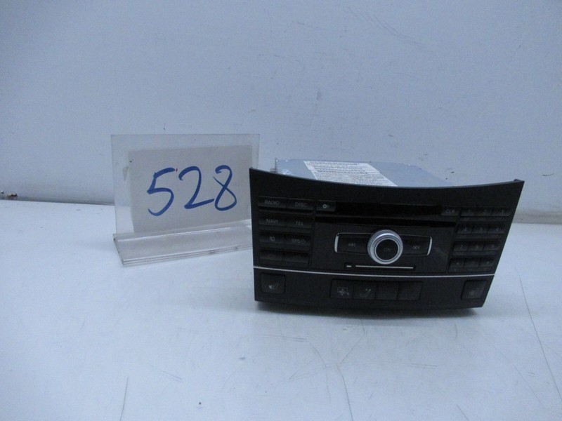 10-11 MERCEDES W212 E350 E550 AM FM CD PLAYER AUDIO RADIO RECEIVER OEM
