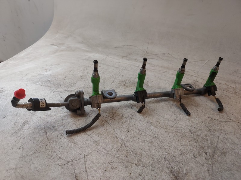 2009-2018 Toyota RAV4 2.5L XLE AWD Fuel Injection Rail W/ Injectors Genuine