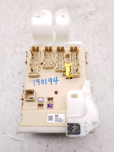 14 15 16 17 TOYOTA COROLLA S CABIN FUSE BOX 82730-02F40