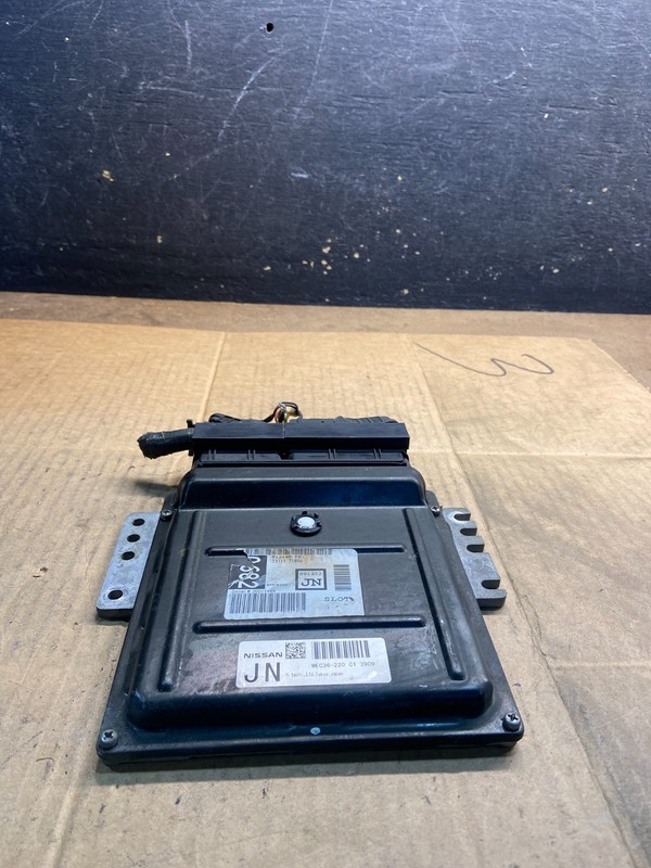 2004 Nissan Armada 5.6L Engine Control Unit ECU ECM Module Y3887 DG