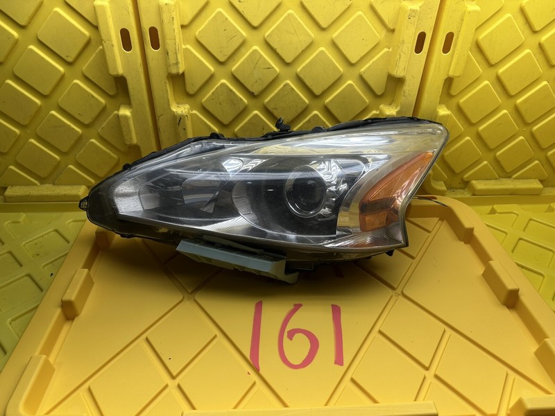 2013 Nissan Altima Sedan Headlight Headlamp Right Good Condition OEM