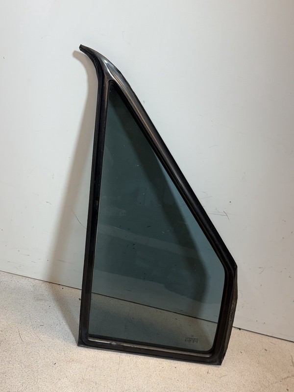 02-06 Dodge Mercedes Sprinter T1N Front RightDoor Vent Side Glass Window