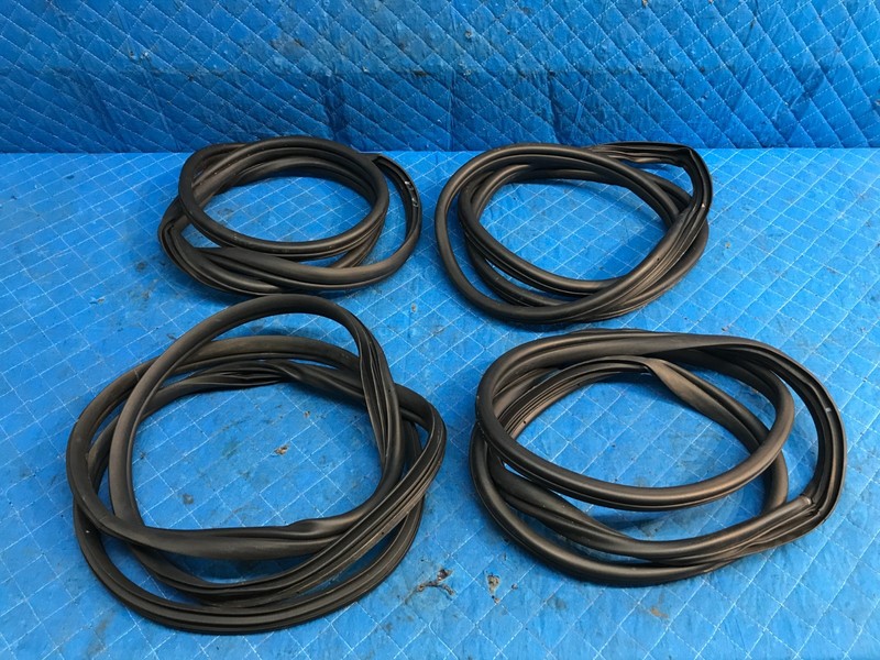 2022-24 SANTA CRUZ FRONT REAR LEFT RIGHT DOOR BODY WEATHERSTRIP SEAL OEM