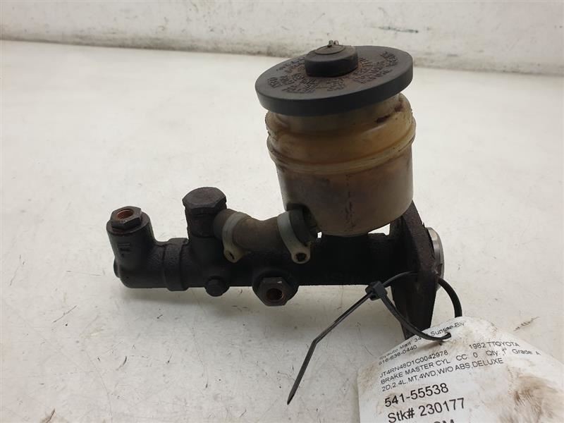 81-83 TOYOTA PICKUP 2.4L 4WD MT BRAKE MASTER CYLINDER ASSEMBLY