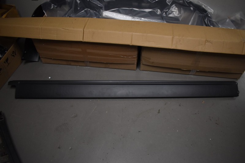RANGE ROVER L494 ROCKER MOLDING RIGHT SIDE FACTORY OEM