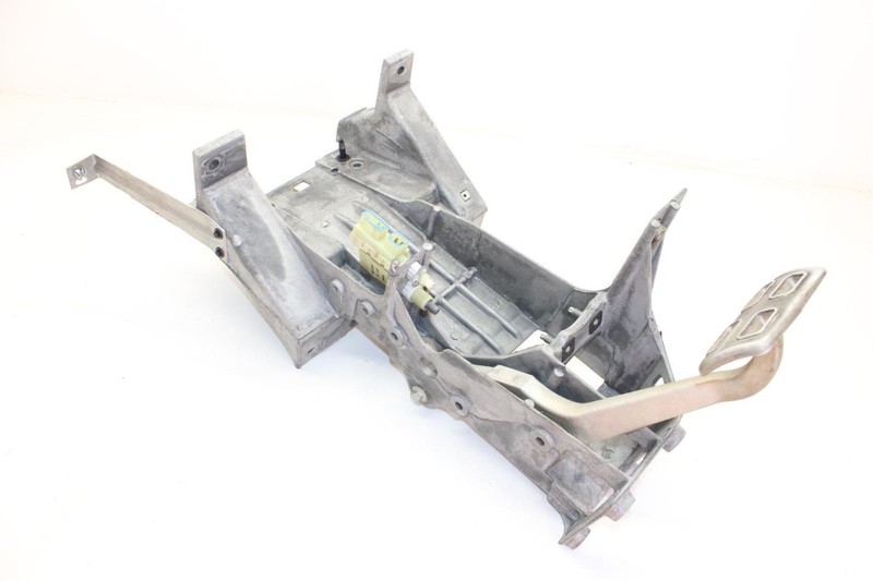 99-04 CORVETTE 5.7L LS1 Brake Pedal Assembly 10402879