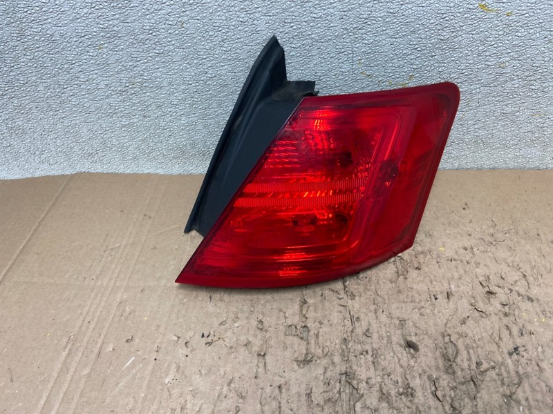 2014 to 2018 Ford Taurus Interceptor Right Passenger RH Tail Light OEM Y0858 DW