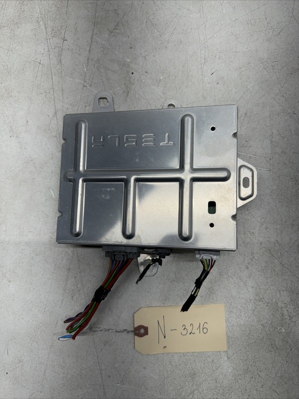 2020 2021 2022 Tesla Y Audio Amplifier 1507152-00-A 3216 B114
