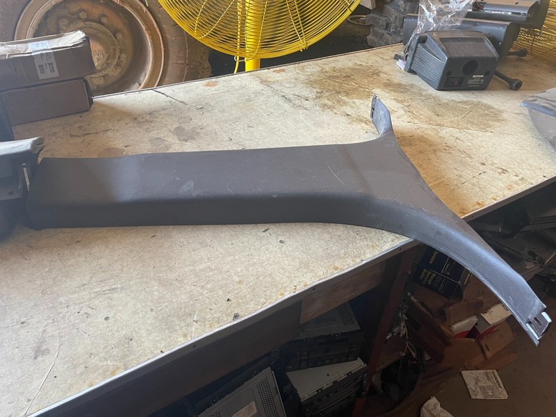 14-19 SIERRA SILVERADO DENALI LH REAR CENTER UPPER B PILLAR TRIM PANEL