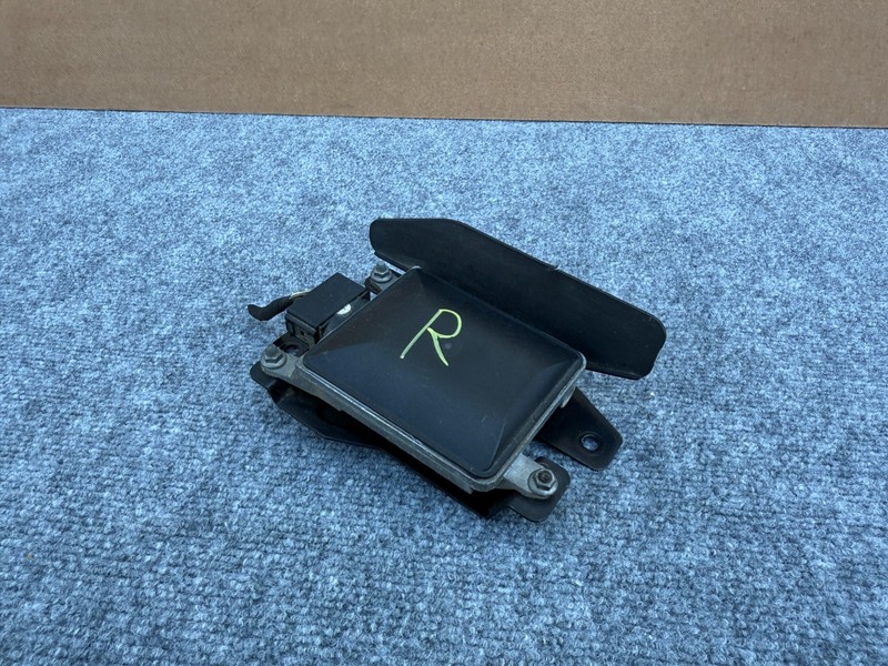 HYUNDAI GENESIS SEDAN & G80 15-20 OEM RIGHT PASSENGER BLIND SPOT UNIT W/ BRACKET