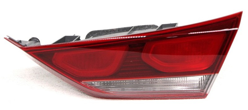 OEM Hyundai Elantra Sedan Inner Right Halogen Tail Lamp 92404-F2000 - Lens Chip