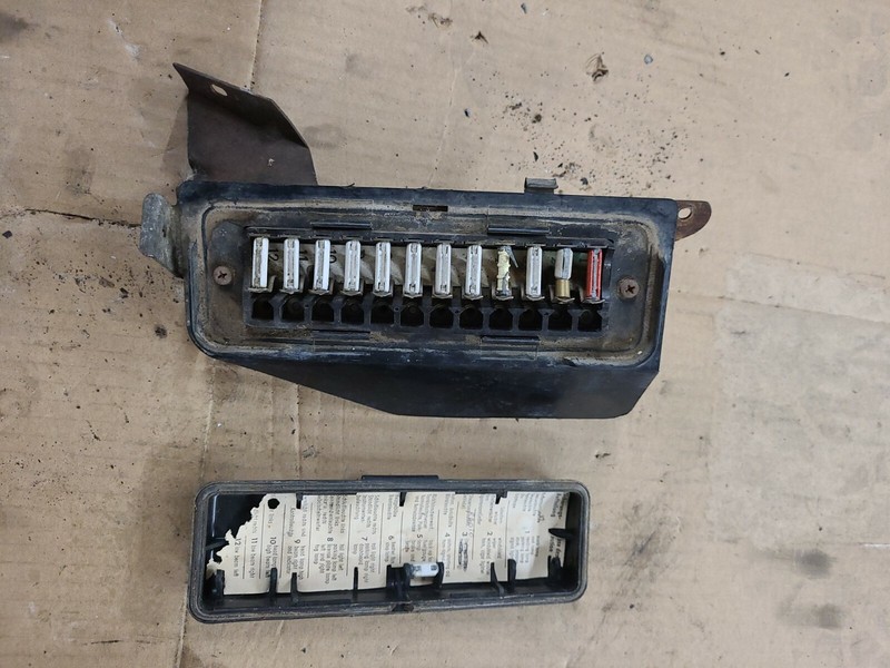 MERCEDES-BENZ W108 W110 W111 W112 W113 W114FUSE BOX WITH COVER 220 D/8