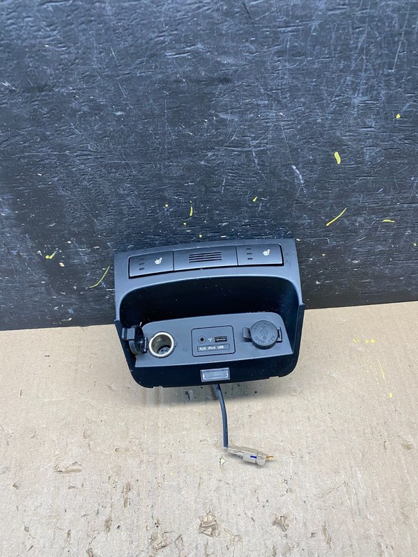 2011-2013 Kia Sorento Center Seat Heater Switches Aux USB Power Outlet T1679 DG