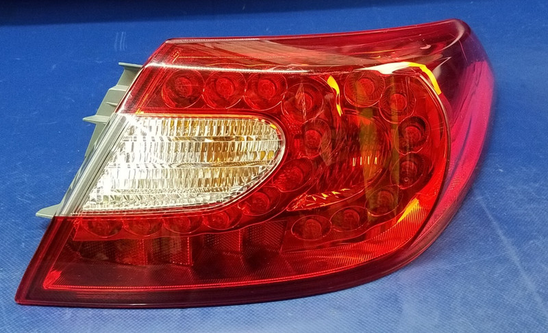 11-14 INFINITI M35h M37 M56 Q70 RIGHT TAIL LIGHT QUARTER PANEL MOUNTED # 75023