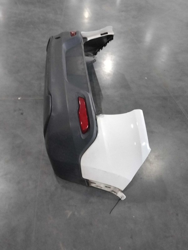 2015 Jeep Cherokee White Rear Bumper Assembly OEM Used - Scratches 141K Miles