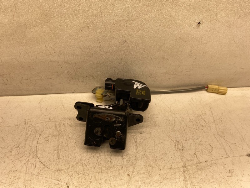 2004-2007 TOYOTA HIGHLANDER REAR HATCH LIFTGATE TAILGATE LOCK LATCH ACTUATOR OEM
