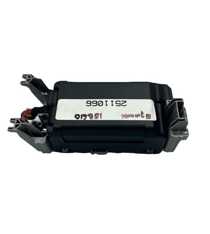 2019 Chevrolet Equinox junction box cabin fuse relay block assembly