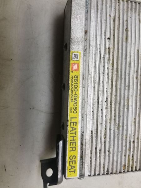 Audio Equipment Radio Amplifier With 6 Disc CD Fits 06-07 HIGHLANDER 415370