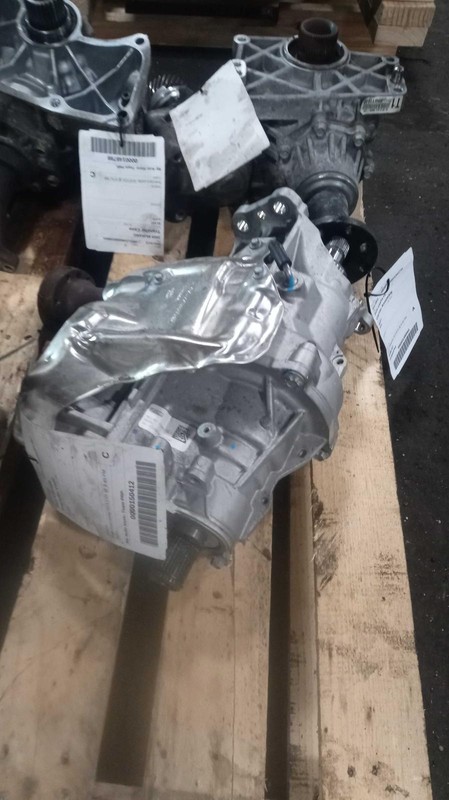 2021 Ford Escape Transfer Case Assembly OEM 1.5L 2.5L 20K Miles Silver
