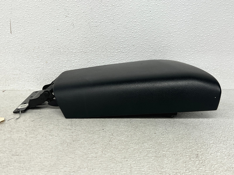 ⭐2021-2025 HYUNDAI ELANTRA FRONT CENTER CONSOLE ARMREST STORAGE LID OEM LOT2733