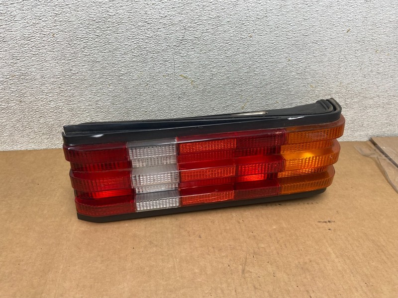 1984 - 1993 Mercedes-Benz W201 190E Right Passenger RH Side Tail Light r3437 DG