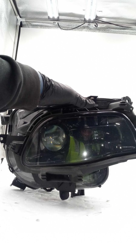 2018 Jeep Cherokee Right Blue Headlight Assembly OEM 699235 70K Miles