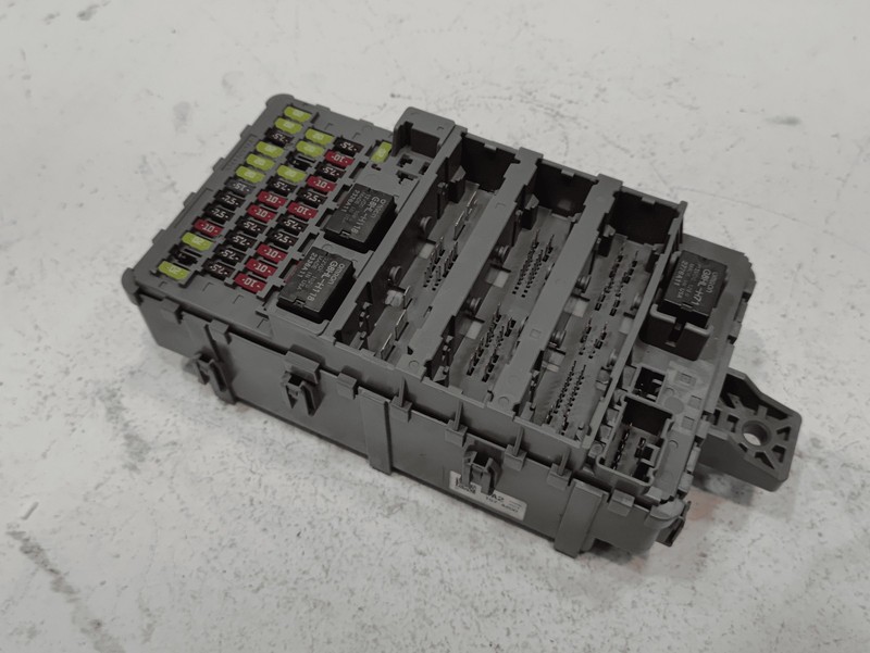 2016 - 2018 HONDA PILOT EX-L CABIN FUSE RELAY BOX BLOCK MODULE OEM