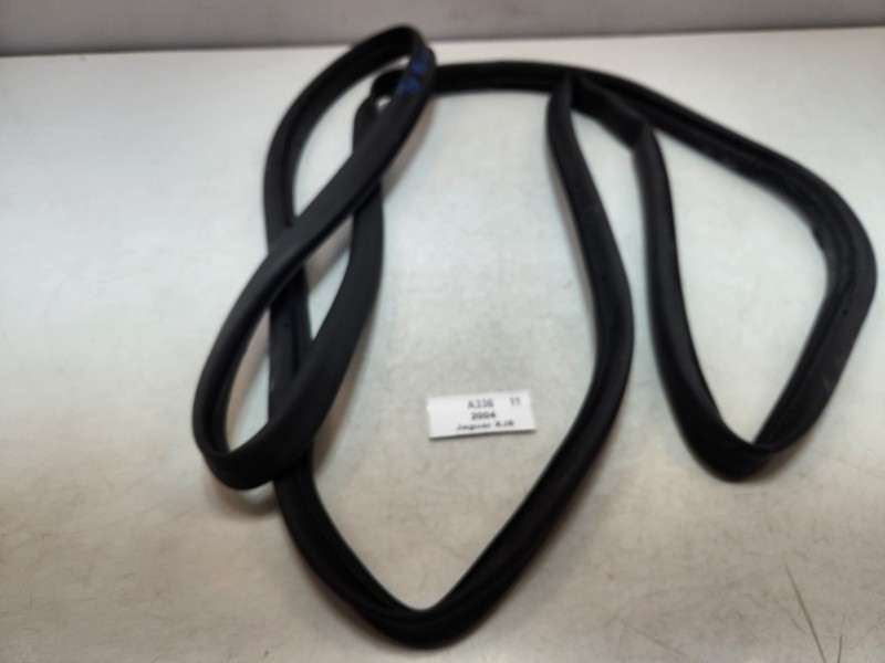 β
04-09 OEM Jaguar XJ8 Rear Left Driver Side Door Weather Seal