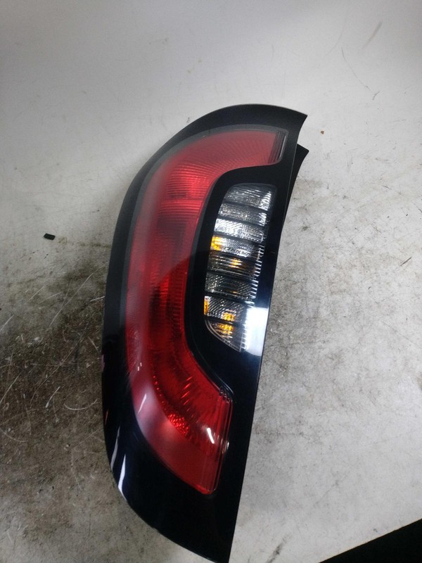 2016 KIA SOUL Right Tail Light Assembly Silver Used 66569 119K Miles