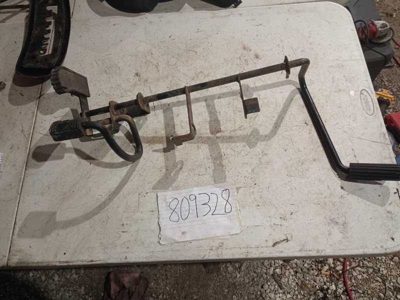 SCOTTS JOHN DEERE L2048 42" 20hp clutch brake throttle reverse pedal assembly