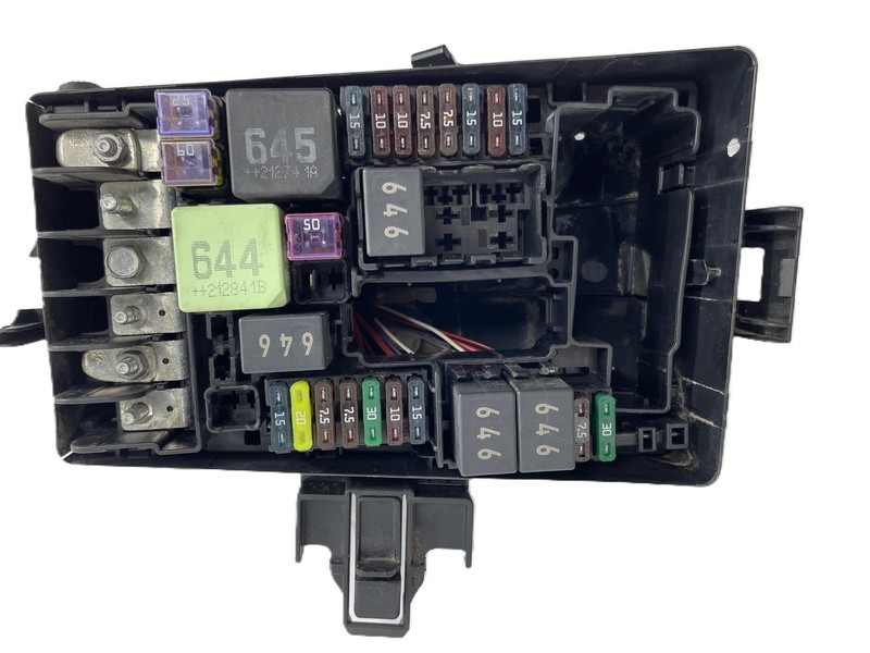 2019-2023 Audi Q3 Engine Fuse Relay Junction Box W/ Housing & Cover & Harness