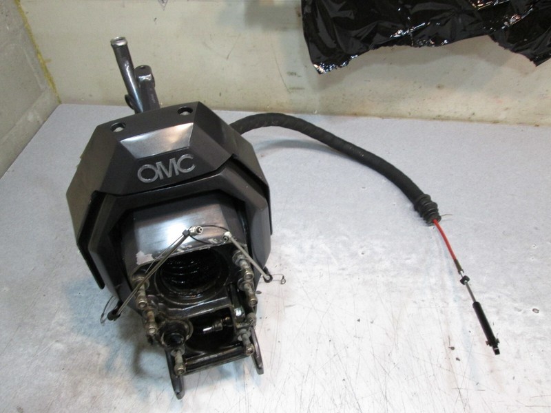 0984562 0984984 1987 OMC Cobra 3.0L Stern Drive Transom Gimbal Housing Assembly