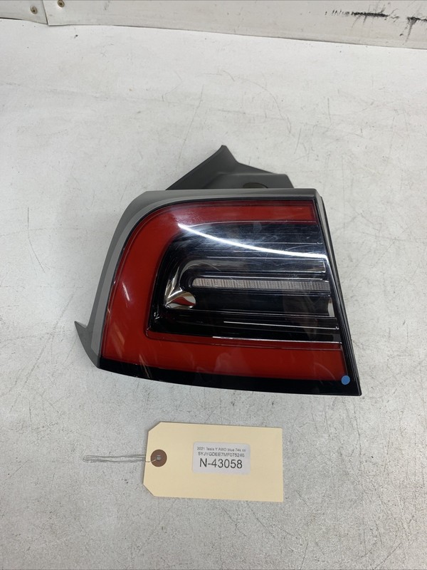 17-23 Tesla 3 Y Rear Left Driver Tail Light Lamp taillight 1502086 43058 B157