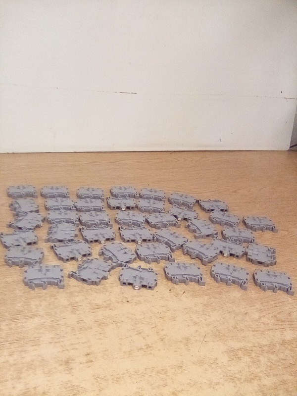 Lot Of 40 Entrelec M6/8-STP Gray Terminal Blocks