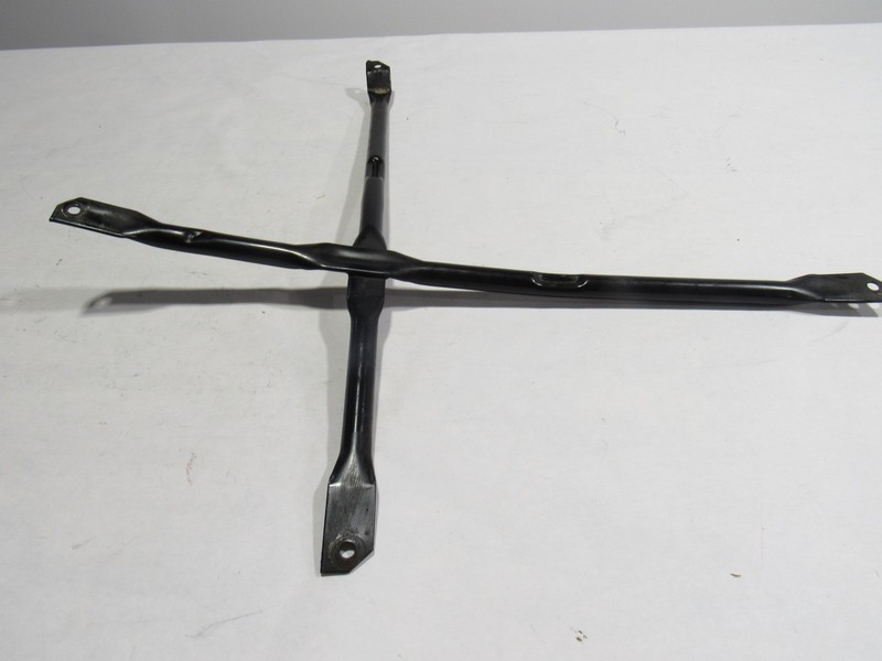 03-06 Chevrolet SSR LS 2005 Front Under Lower X Brace Mount Bracket Support ;:Y