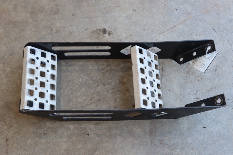 2003-2016 VOLVO VNL 670 CAB STEP FRAME PLATE 20566527 OEM