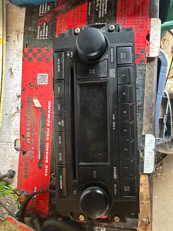 JEEP DODGE CHRYSLER OEM CAR AUDIO Radio STEREO CD PLAYER RECEIVER 05091175AF