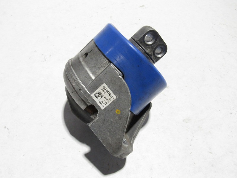 Mercedes S550 C217 2015 4.7L Right Engine Motor Mount Bracket Support 14-17 |