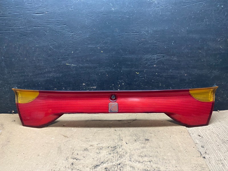 2001 to 2002 Saturn SC1 Trunk Rear Center Tail Light Panel OEM V9238 DG