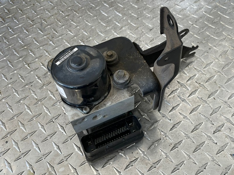 05 Nissan Murano 3.5LABS Antilock Brake Pump Control Module with Mount Bracket