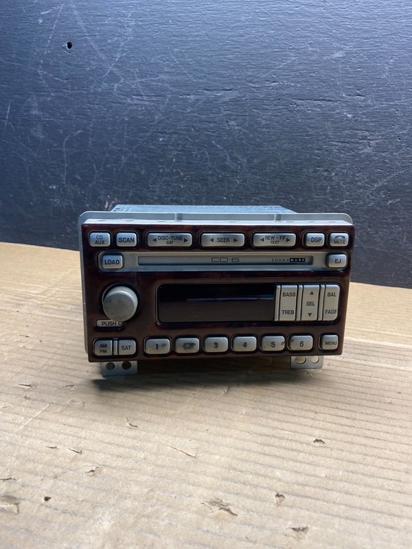2002 - 2004 Lincoln Navigator Radio Stereo CD Player OEM ae2555 DG