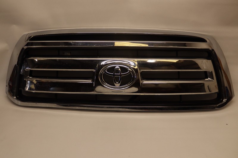 2010-2013 TOYOTA TUNDRA MAIN GRILL GRILLE CHROME W/ BLACK INSERT OEM