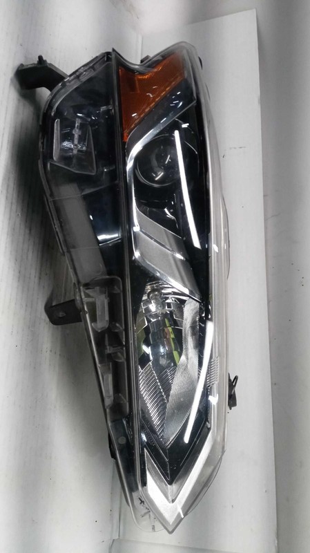 2020 Nissan Altima Right Headlight Assembly White 668716 Used 136k Miles