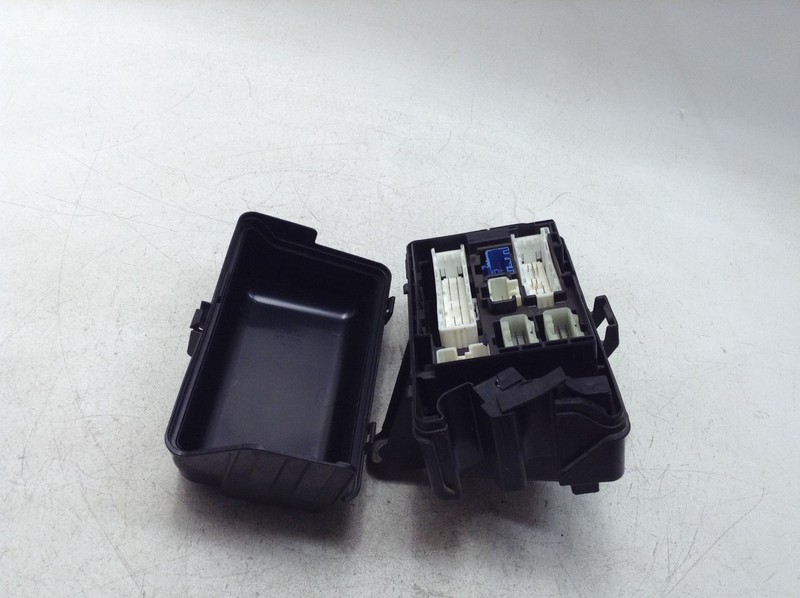 12-13 TOYOTA TUNDRA 5.7L ENGINE FUSE RELAY BOX OEM