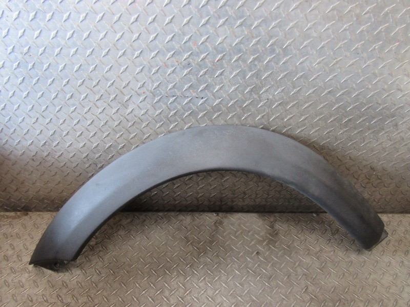 2002 LAND ROVER FREELANDER LEFT DRIVER FRONT FENDER FLARE TRIM MOLDING 2.5L