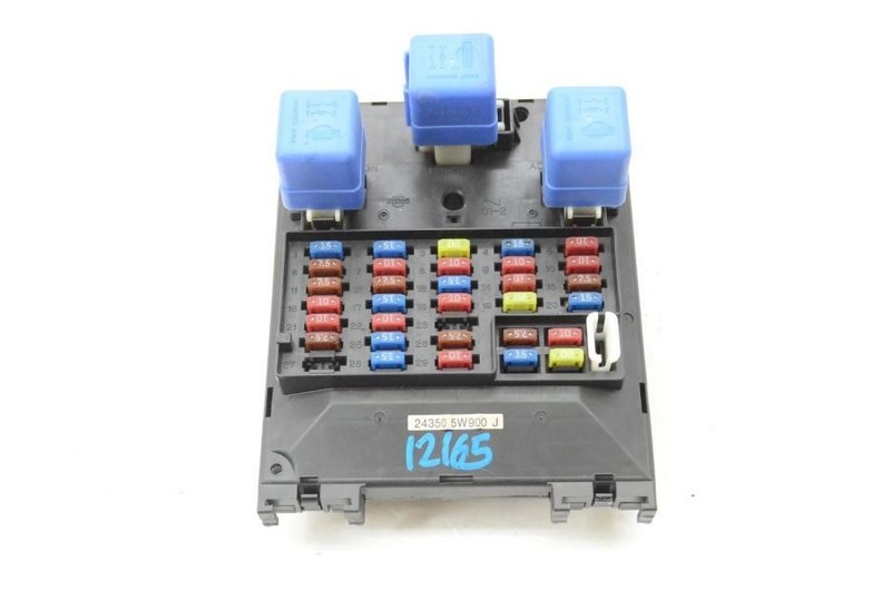 2003-2004 Nissan Pathfinder SE 4WD Cabin Interior Fuse Box 243505W900J