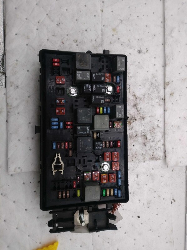 2014 Chevrolet Malibu Fuse Box OEM Red 23153254 - Missing Cover, 135K Miles