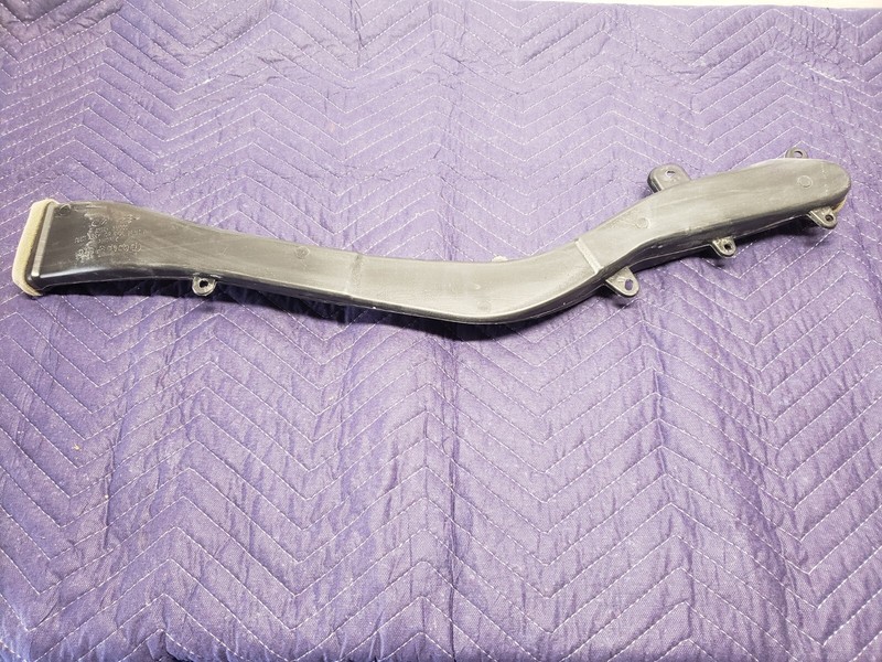 2009-2014 Genesis sedan right passenger front door air duct 82385-3m000