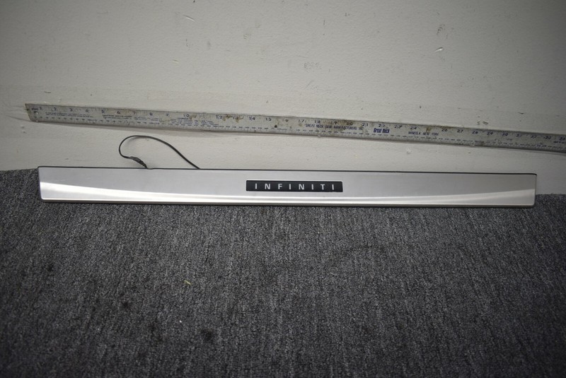 INFINITI G37 FRONT RIGHT SILL STEP PLATE TRIM FACTORY OEM